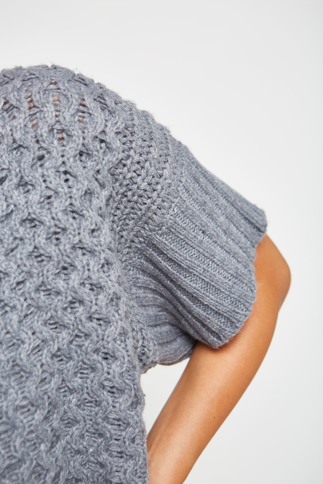 Short sleeved cable knit sweater