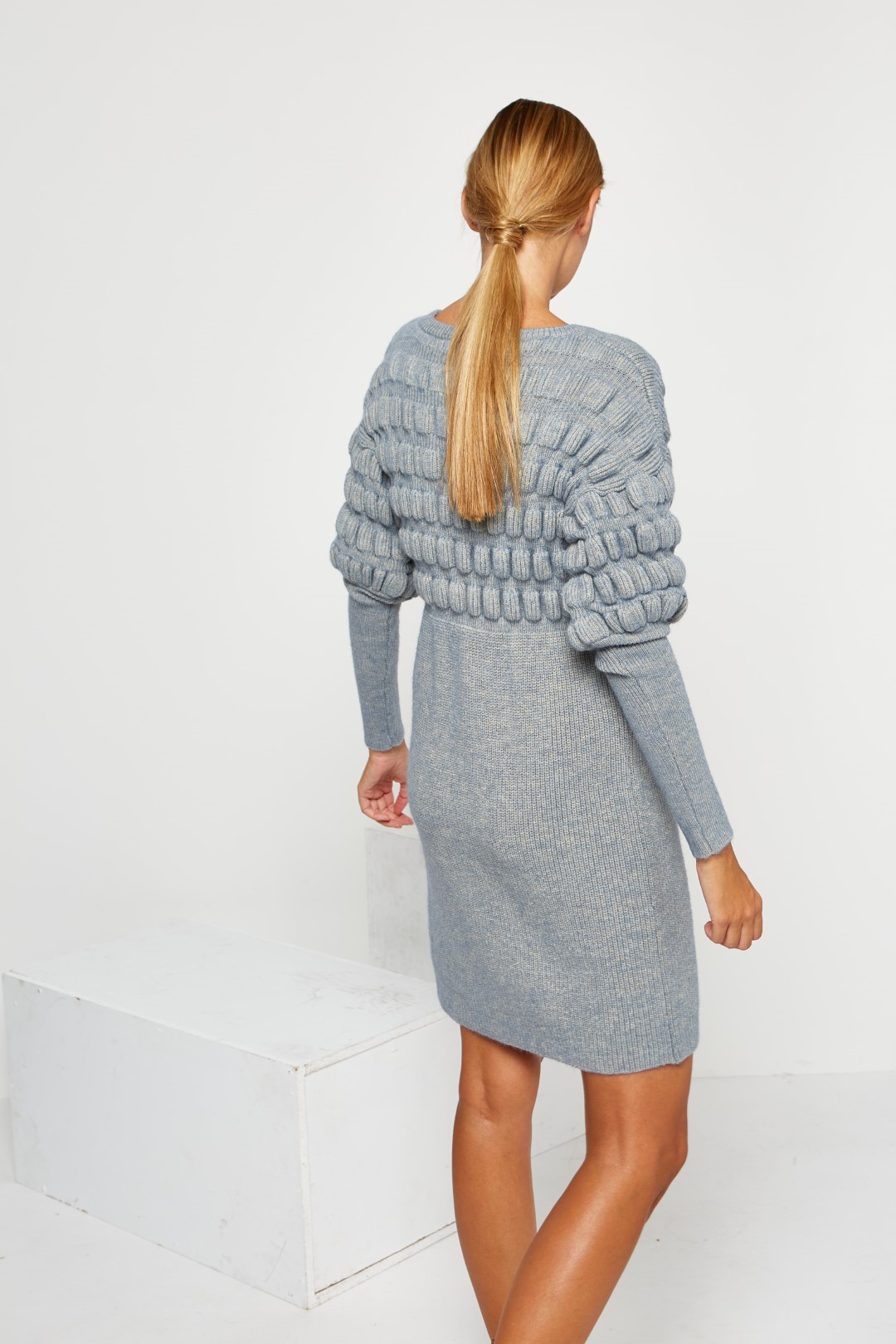 Short knit dress with puffy texture